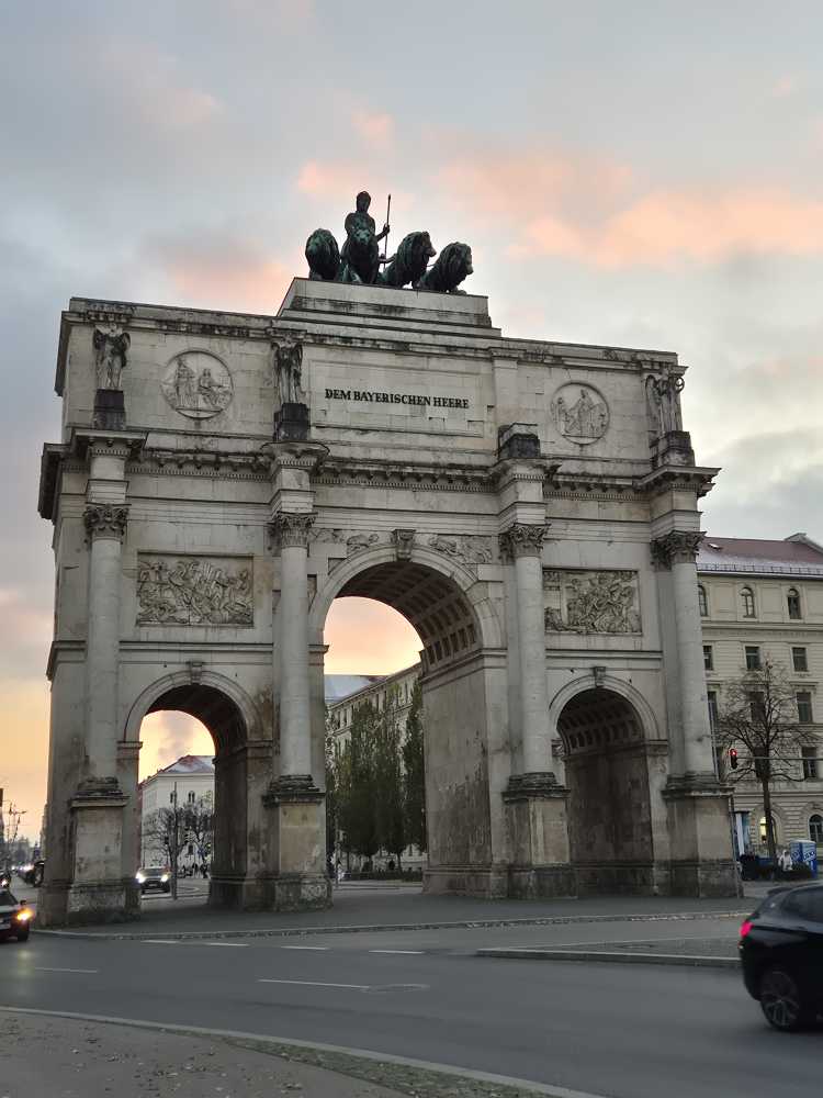 Das Siegestor in München.