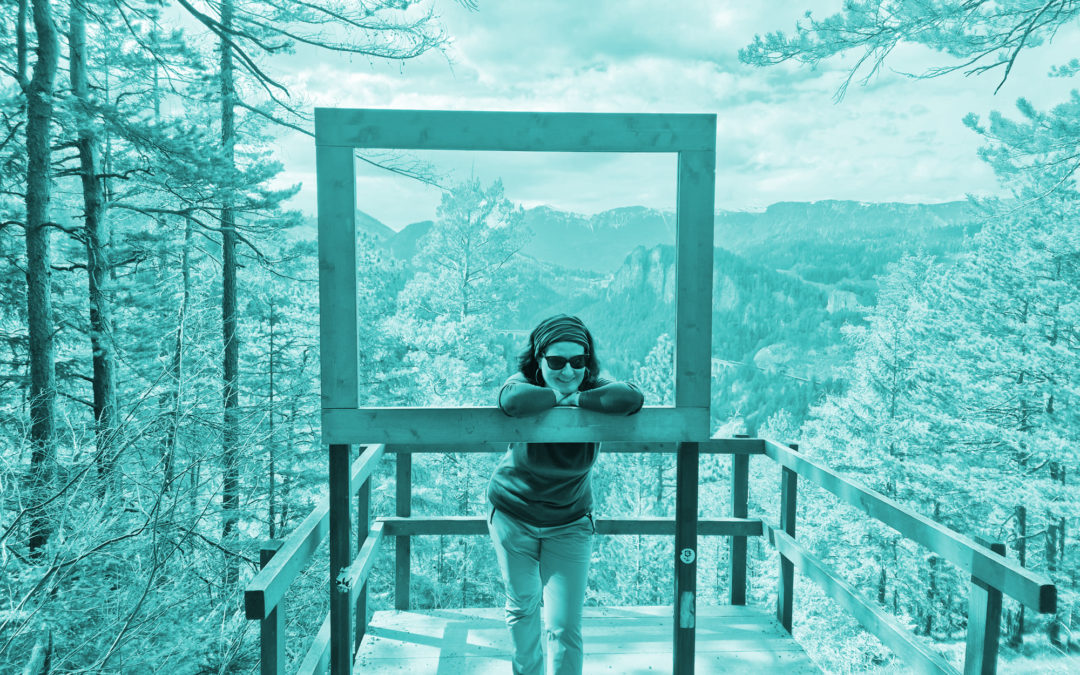 Sonja Warter in einem Bilderrahmen am Semmering